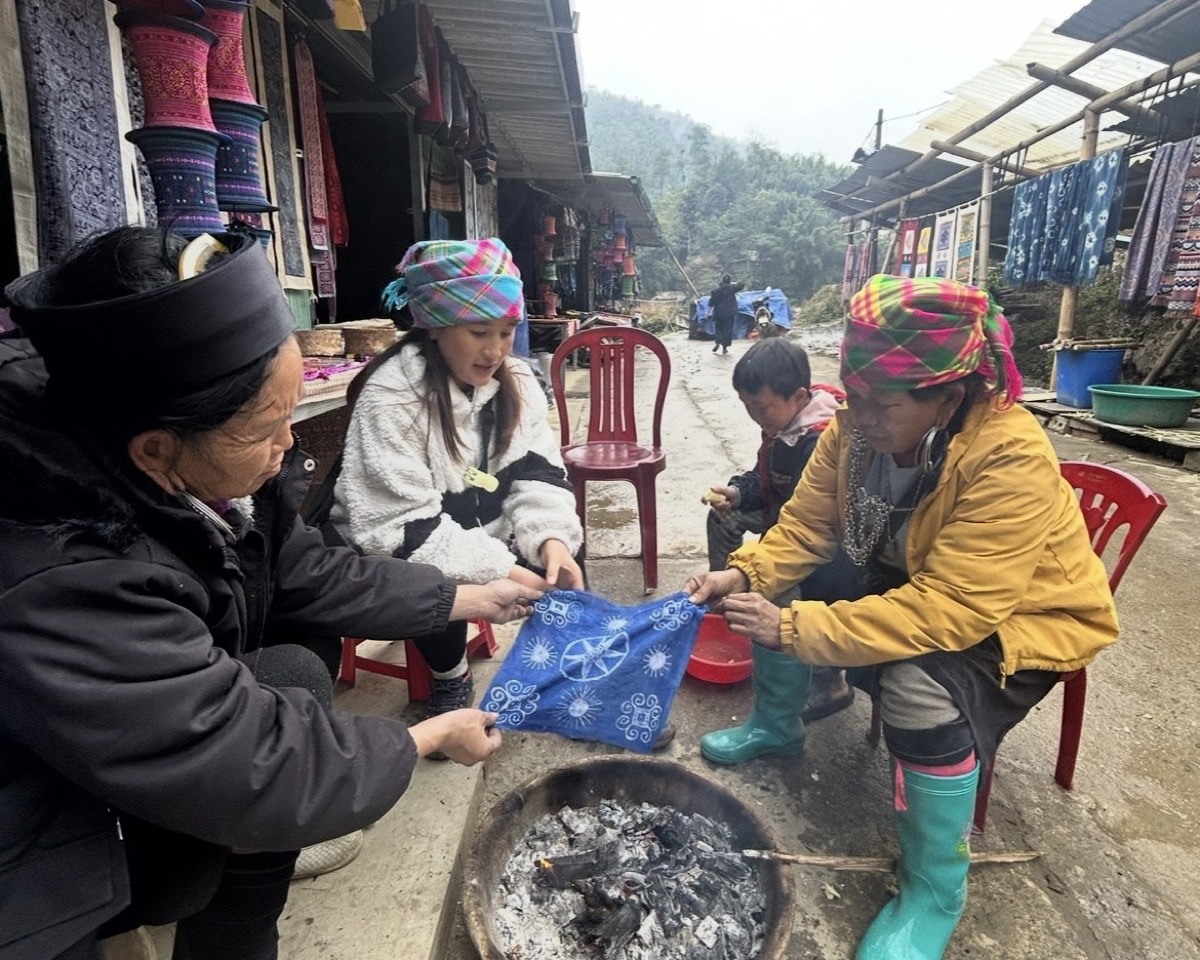 the blue bandana uses natural indigo to dye